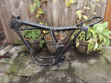 Triumph T25ss frame with V5